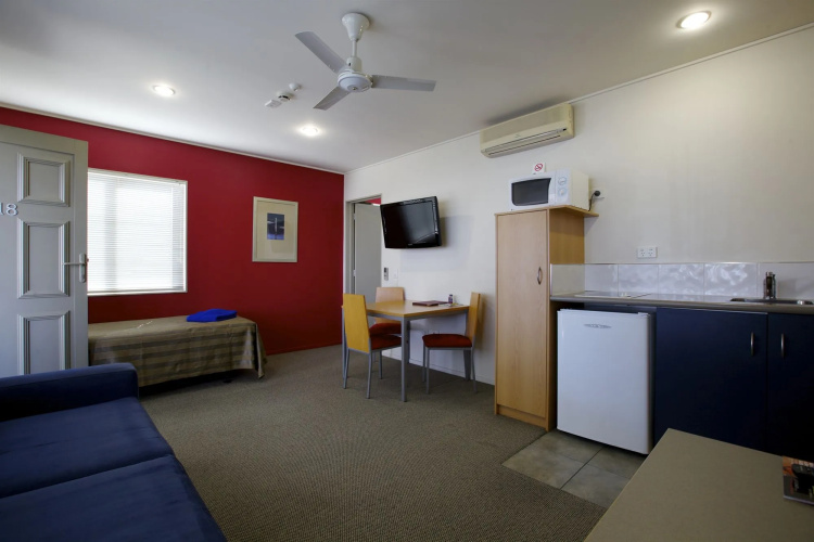 Landmark Manor Motel