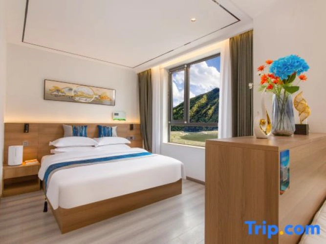 Suite with mountain view