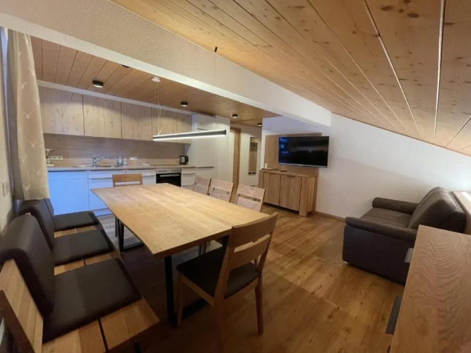 3 Bedrooms Apartment