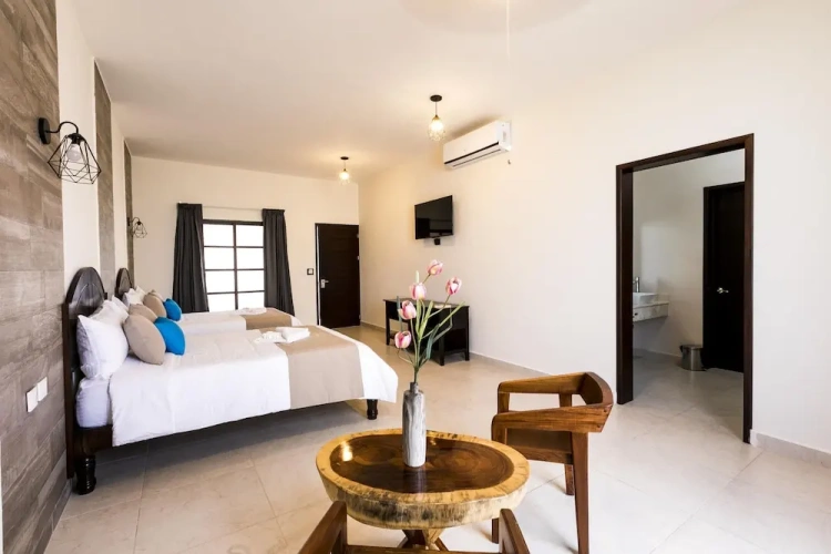 Deluxe Quadruple room with pool view
