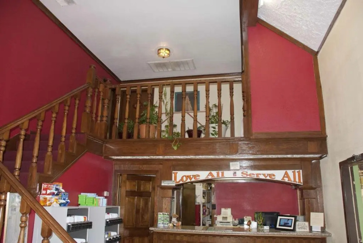 Victorian Inn & Suites