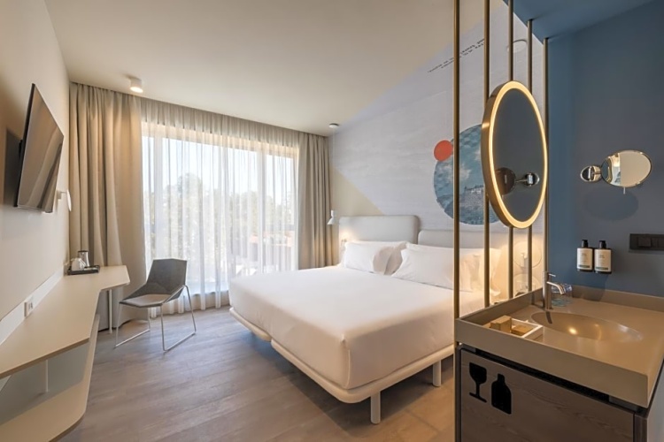 Superior Double room with city view