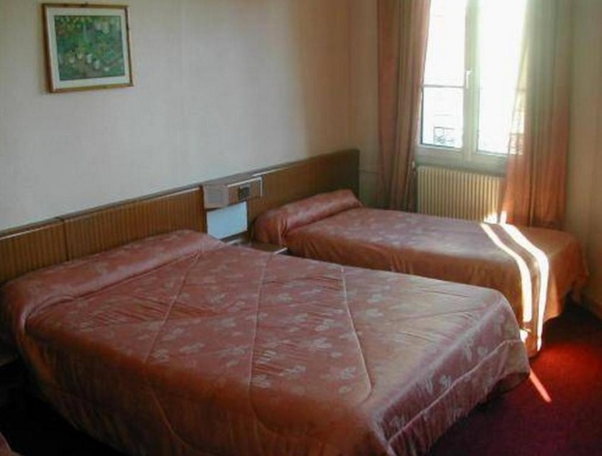 Standard Triple room