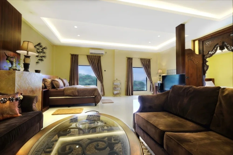 Standard Family room