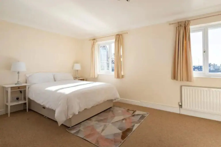 Abingdon House - 4 BR on the Marina