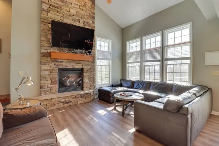 5 Bedrooms Apartment