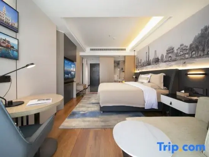 Premier Double room with city view