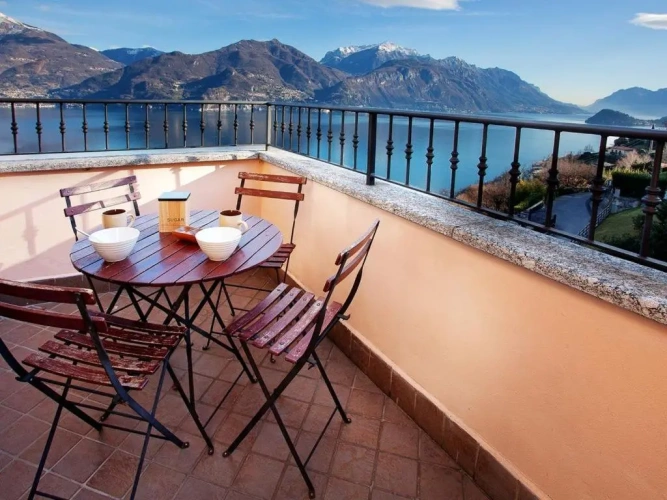 Apartment with lake view
