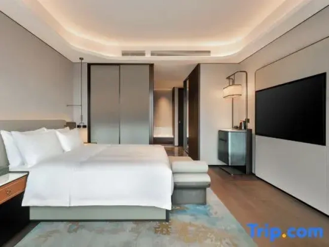 Superior Double room with city view
