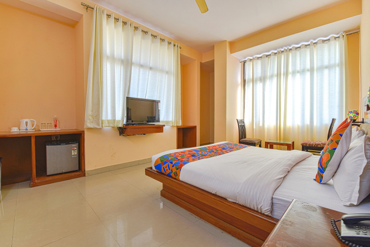 Fabhotel Royal Residency