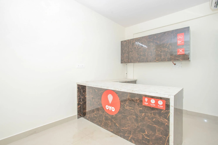 OYO 10475 PMR Hotel