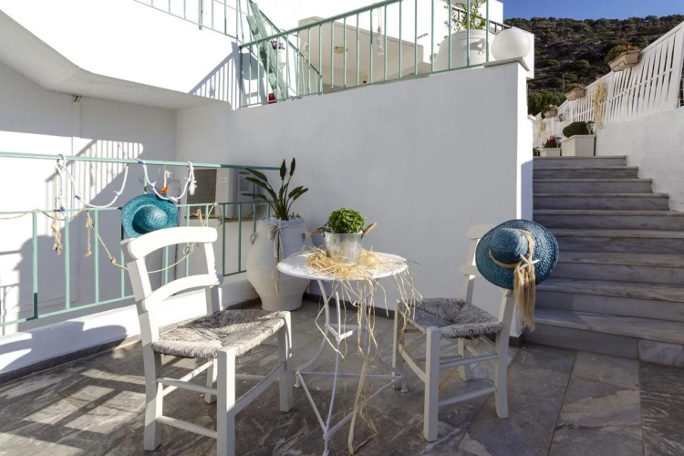 Aglaia Apartments & Studios