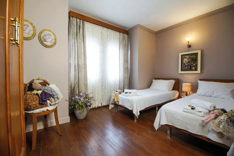 Deluxe Quadruple room with city view