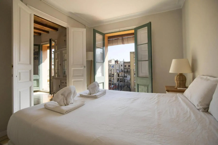 41CB193- Charming rustic apartment
