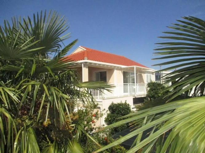Apartment with sea view