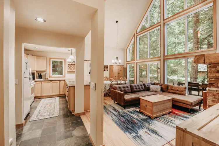 Mt Baker Lodging Cabin 40gs is a Classic NW Cabin