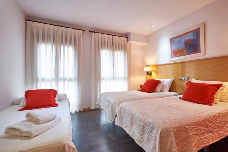 Standard Triple room