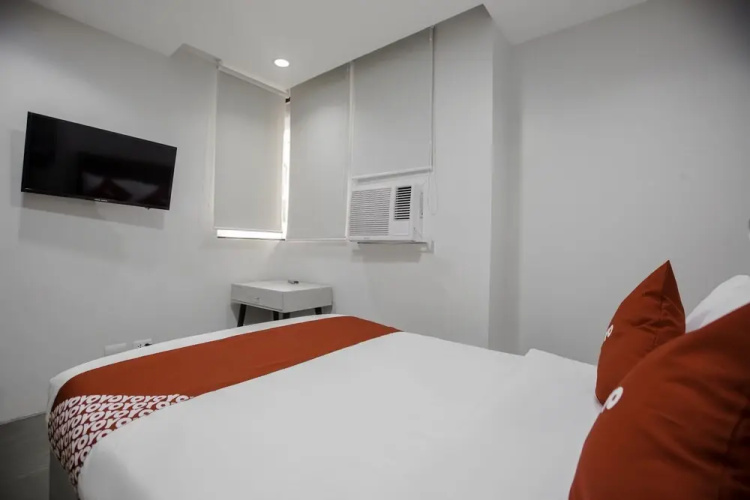 OYO 726 Sanchez Hotel
