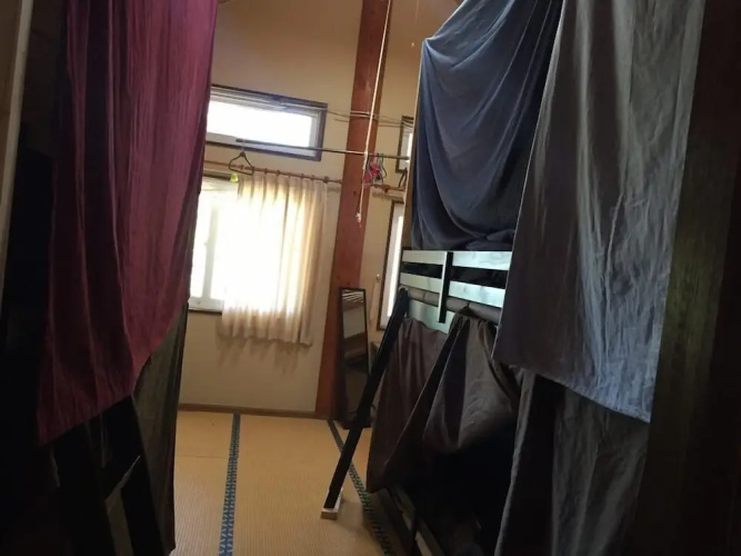 No Track - Hostel