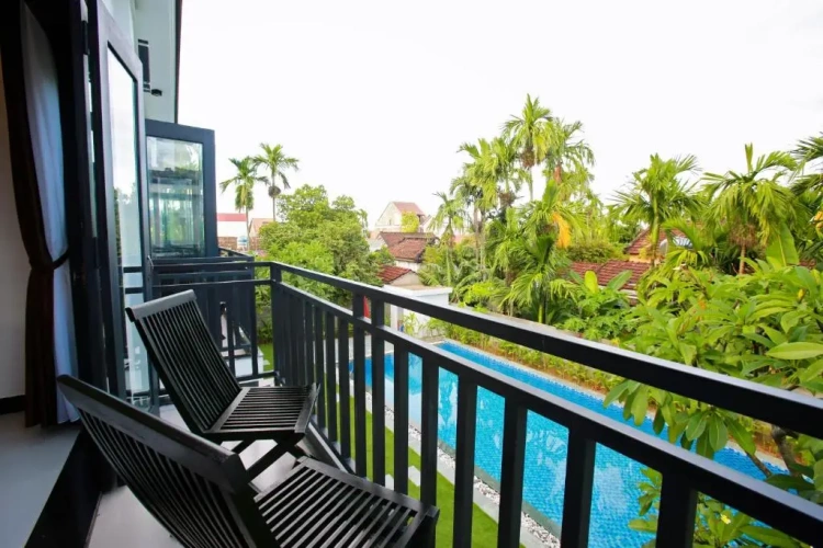 Standard Triple room with pool view