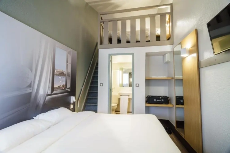 Quadruple Attic room
