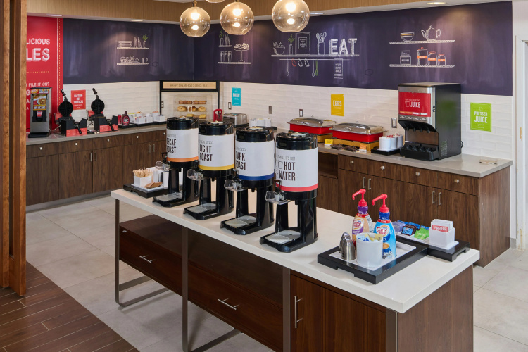 Hampton Inn Anchorage photo 11