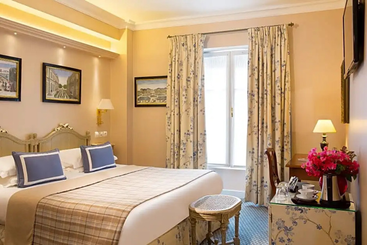 Superior Double room with city view — Twin Beds, Mountain View