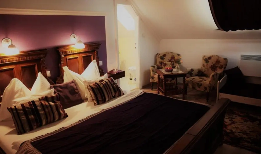 6 Bedrooms Cottage