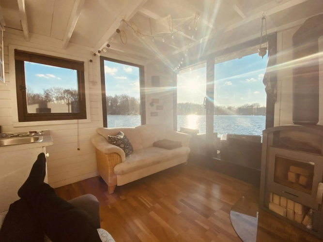 Gemütliches Hausboot mit Kamin in Berlin