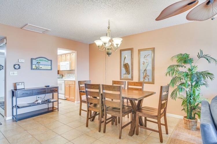 Waterfront Condo w/ Patio & Pool on Madeira Beach!