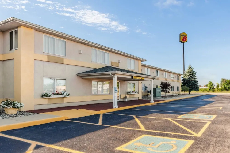Super 8 Ionia Mi