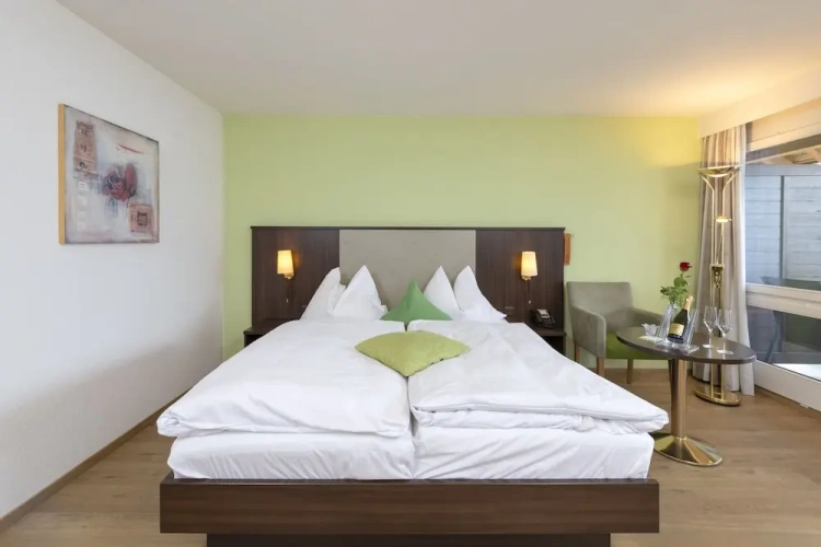 Superior room with balcony and with lake view