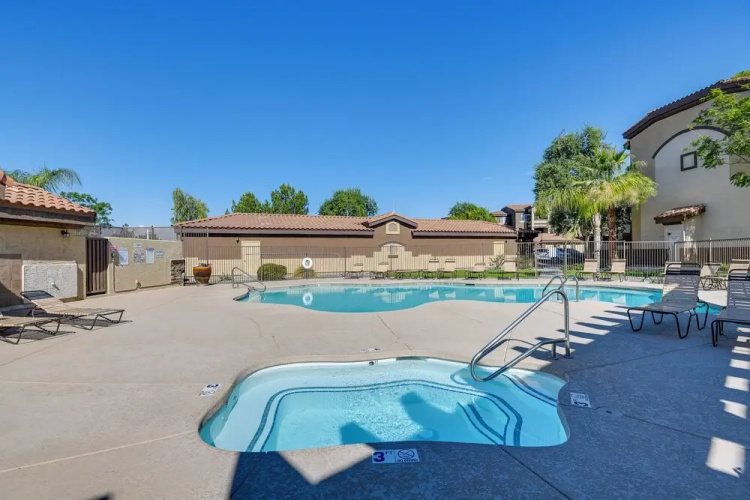 Pool Access, Private Patio & Grill: Mesa Condo!