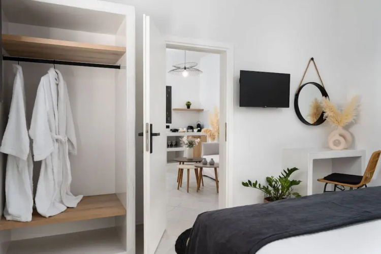 Almira Luxury Suites