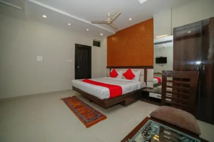 OYO 22752 Hotel Celebration Inn