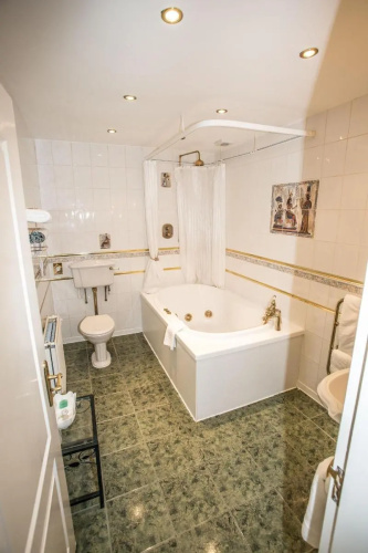 Mere Court Hotel