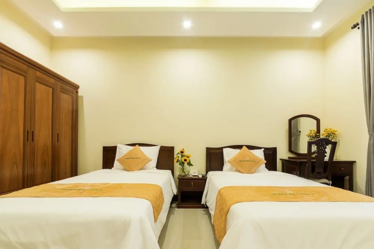 1 Bedroom Deluxe Triple room with balcony and with city view