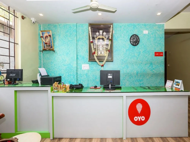 OYO 15725 Golden Residency