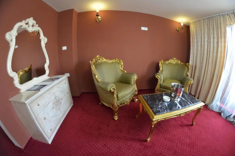 Le Baron Hotel