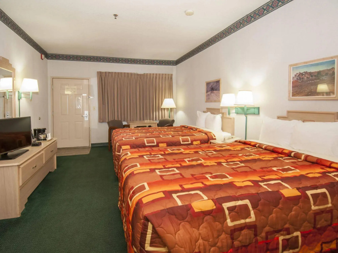 Navajoland Inn