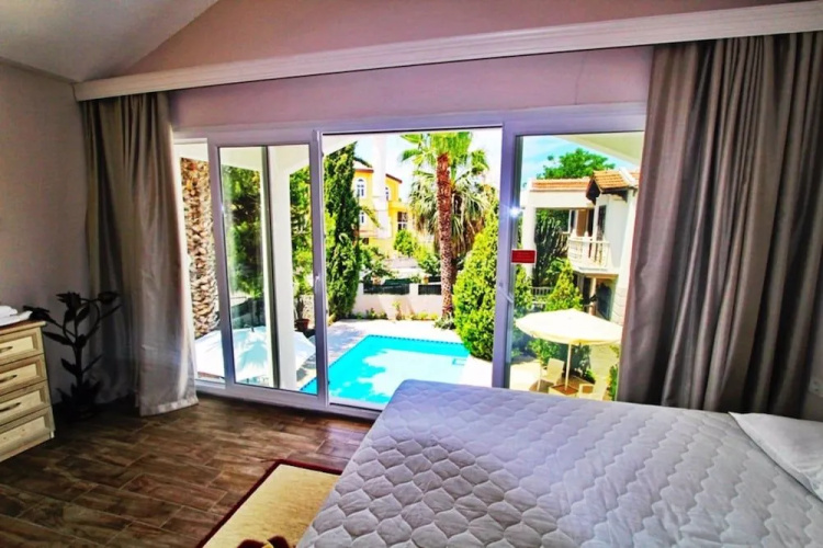Villa Center