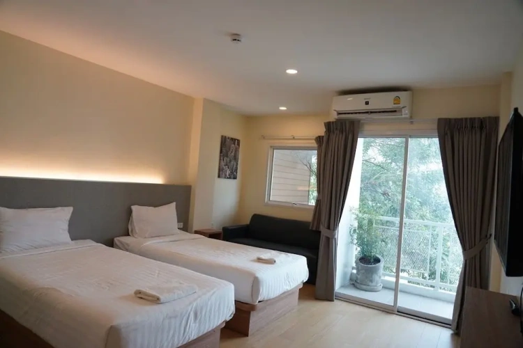 Deluxe Twin room with city view