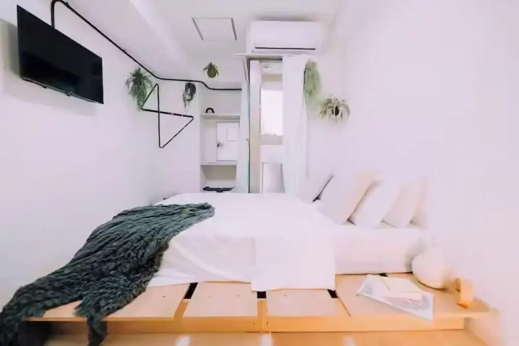 Minimalist Loft 701
