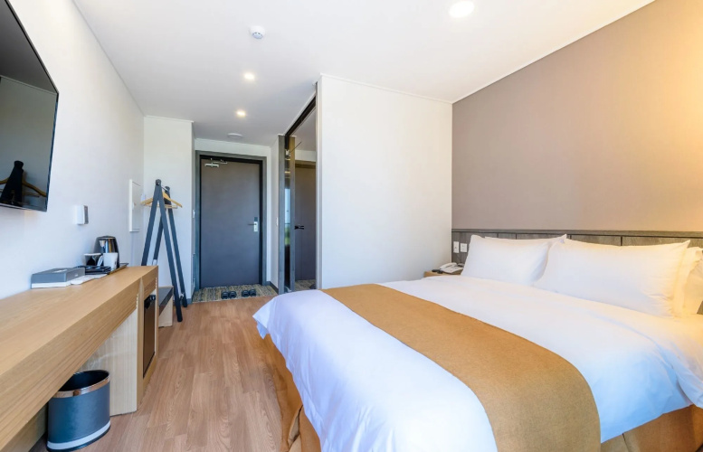 Thira Hotel