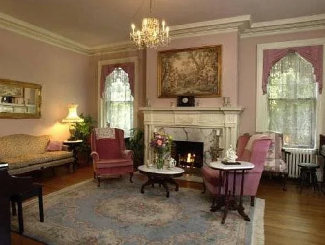 Federal Crest Inn B & B