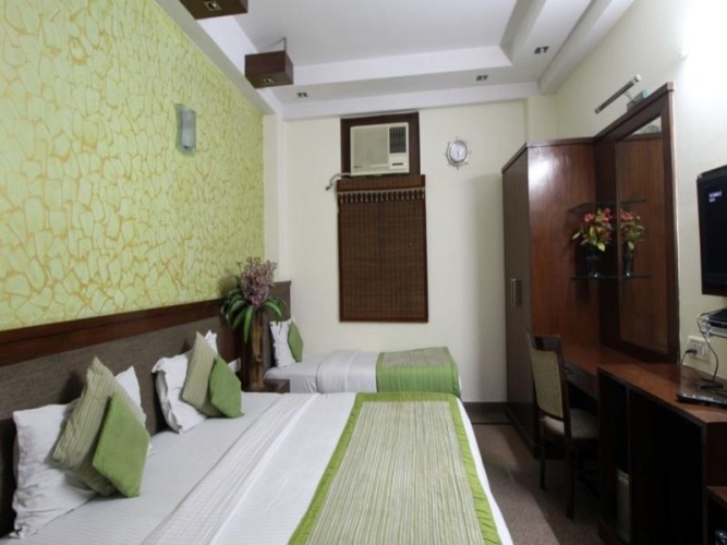 Standard Triple room