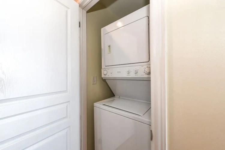 1 Bedroom Suite with courtyard view