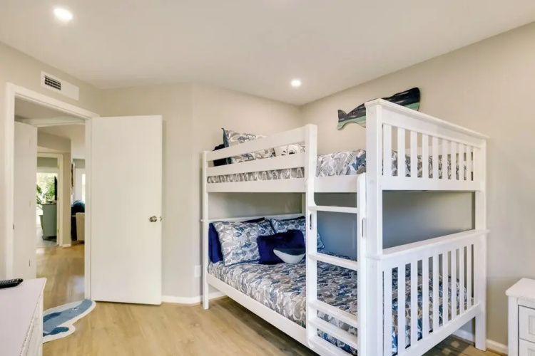 Emerald Isle Condo w/ Indoor Pool & Beach Access!