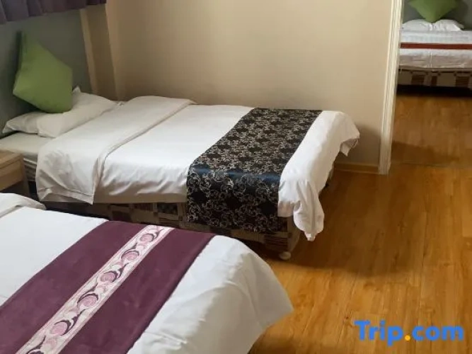 Deluxe Triple Suite