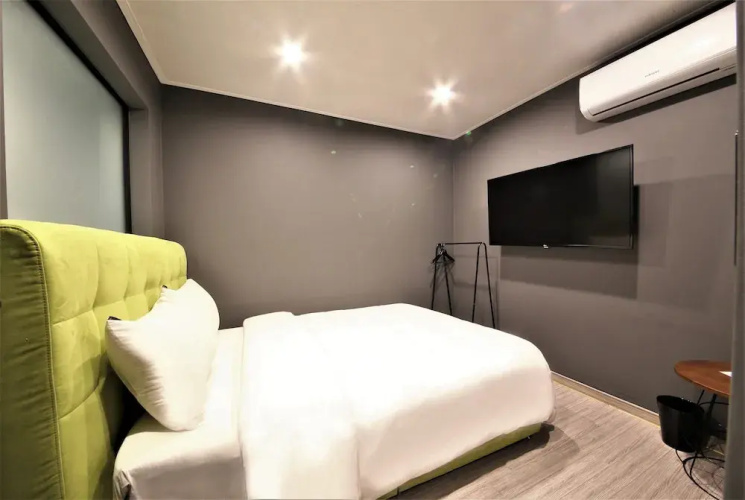 Brown-Dot Hotel